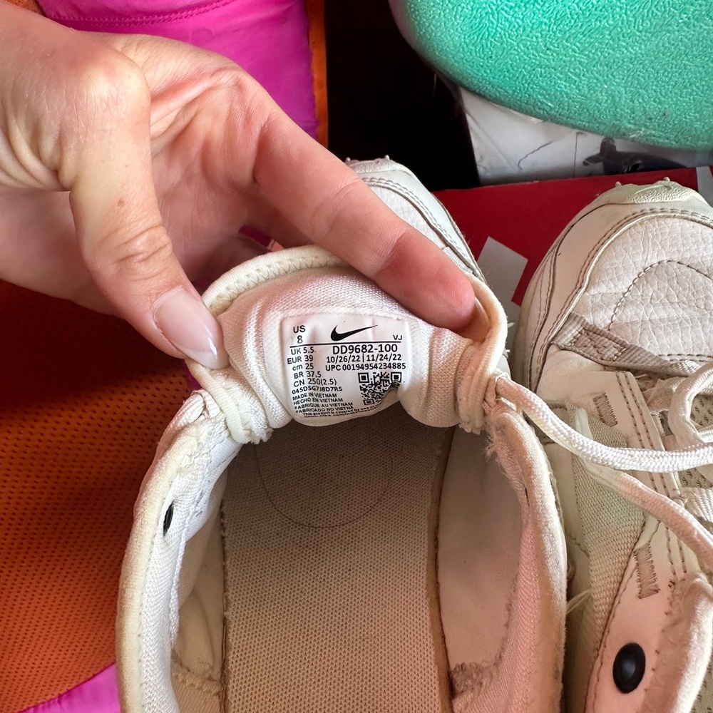 Nike Beige Sneakers with White Accents - Picture 4 of 4